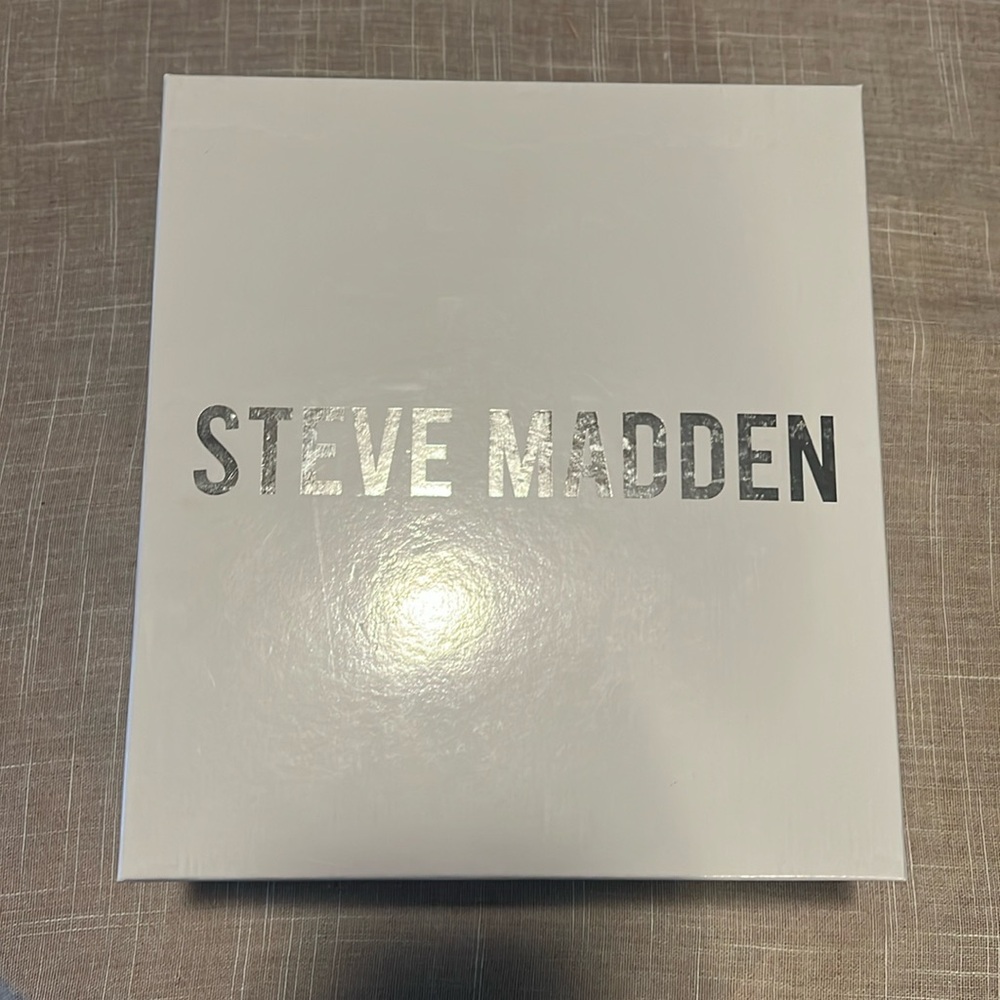 Steve Madden scarf and hat set